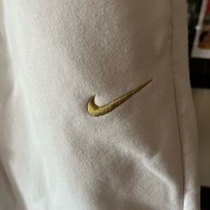 Women’s Nike logo barrel leg sweatpants size M